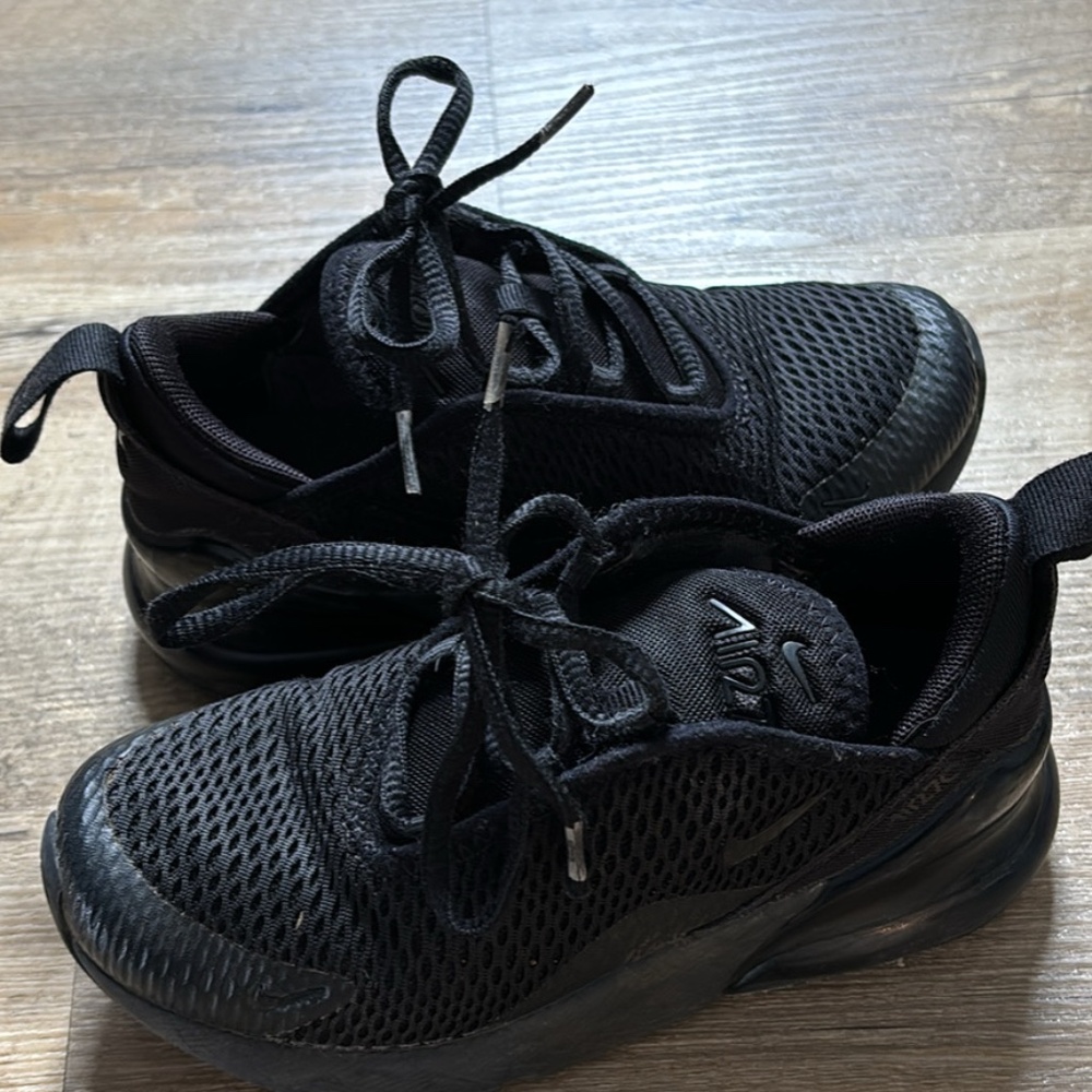 Boys Nikes size 11 little kids